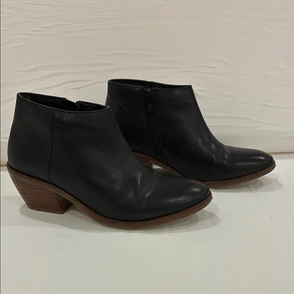 Black leather Ankle Boots with Minimalist Design sz 5 - Picture 2 of 15